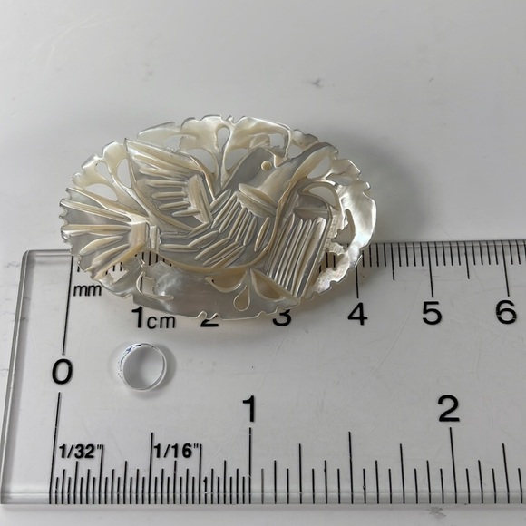 Vintage Mother of Pearl Brooch Hand Carved - Picture 6 of 7